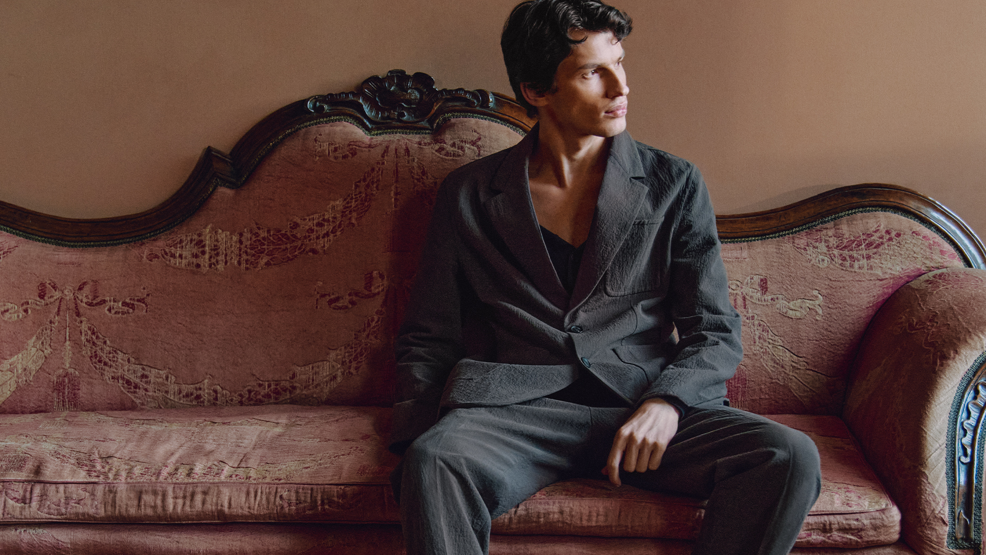 Ferragamo lança e-commerce no Brasil e acelera sua estratégia omnichannel de luxo na América do Sul